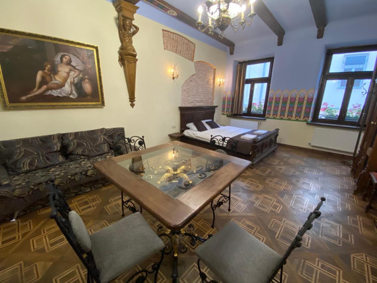 королівські на вулиці лесі українки 19 * إلفيف