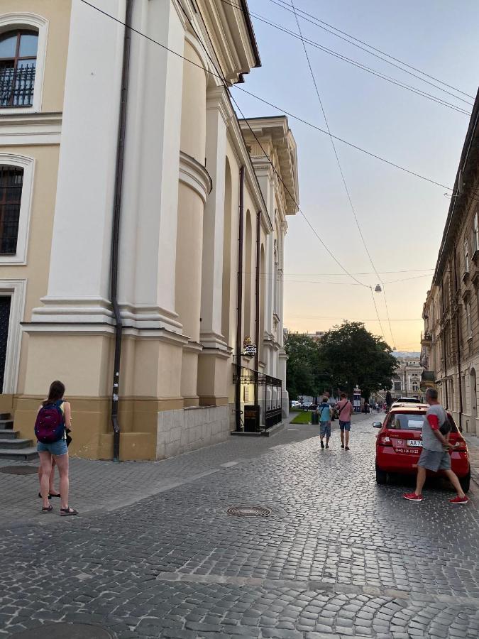 королівські на вулиці лесі українки 19 * إلفيف